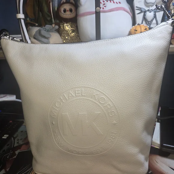 Michael Kors Cream Shoulder Bag - Picture 6 of 6